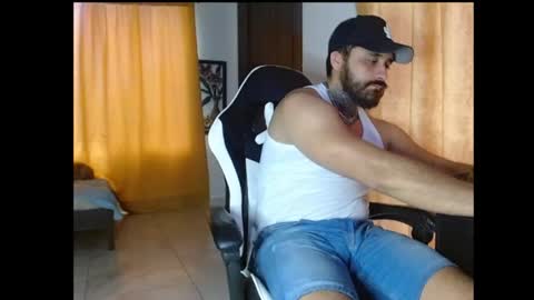 Snapshot of aronmiller404 chatting on 11.11.25 aronmiller online show from 11.11.25