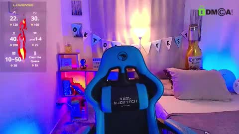 Snapshot of arontroy_wi chatting on 09.25.25 noah and ivy online show from 09.25.25