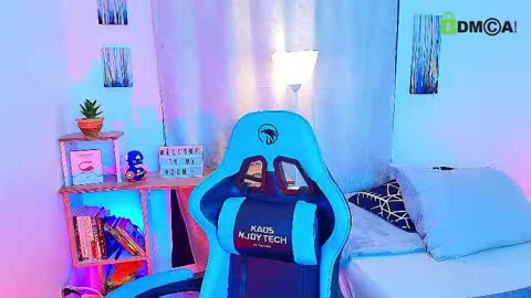 Snapshot of arontroy_wi chatting on 10.09.25 noah and ivy online show from 10.09.25