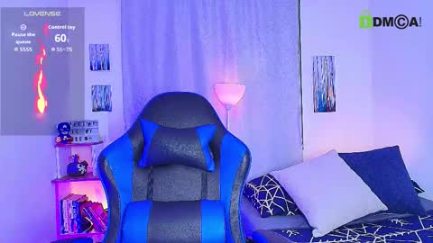 Snapshot of arontroy_wi chatting on 10.31.25 noah and ivy online show from 10.31.25