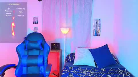 Snapshot of arontroy_wi chatting on 11.12.25 noah and ivy online show from 11.12.25