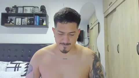 Snapshot of aronwilliams69 chatting on 10.31.25 ARON Independent model online show from 10.31.25