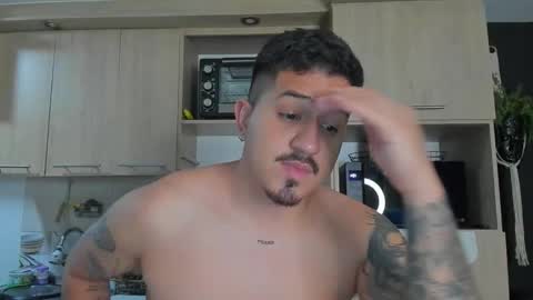 Snapshot of aronwilliams69 chatting on 11.15.25 ARON Independent model online show from 11.15.25