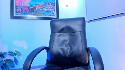 Snapshot of aroon_connor chatting on 12.29.24 online show from 12.29.24
