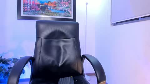 Snapshot of aroon_connor chatting on 12.31.24 online show from 12.31.24