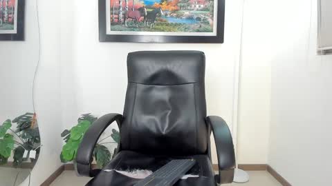 Snapshot of aroon_connor chatting on 01.22.25 online show from 01.22.25
