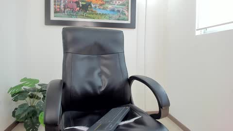 Snapshot of aroon_connor chatting on 01.28.25 online show from 01.28.25