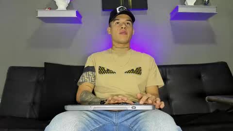 Snapshot of aroon_fit chatting on 02.06.26 AROON HOT online show from 02.06.26