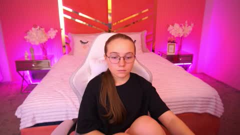 Snapshot of arrinawair chatting on 10.09.25 arrinawair online show from 10.09.25