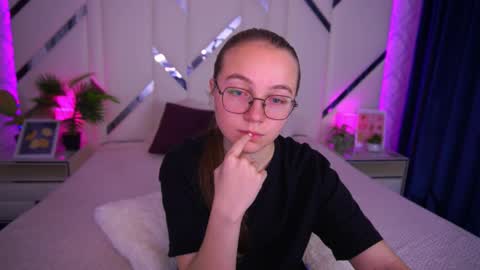 Snapshot of arrinawair chatting on 10.16.25 arrinawair online show from 10.16.25