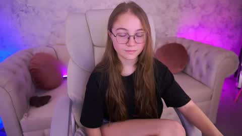 Snapshot of arrinawair chatting on 10.24.25 arrinawair online show from 10.24.25