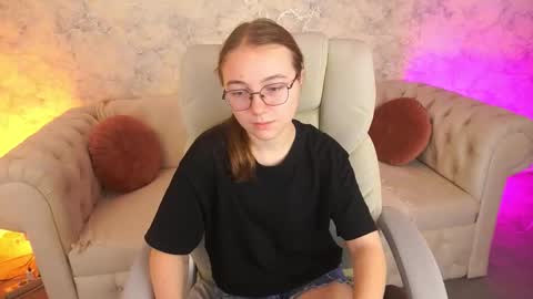 Snapshot of arrinawair chatting on 11.04.25 arrinawair online show from 11.04.25