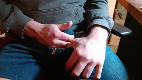 Snapshot of arrrr3 chatting on 01.08.25 arrrr3 online show from 01.08.25