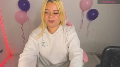 Snapshot of arthemiss033 chatting on 10.30.25 Val online show from 10.30.25