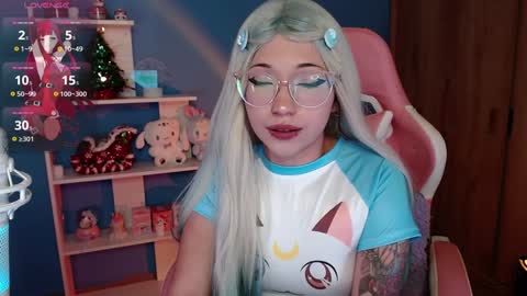 Snapshot of artic_love chatting on 12.19.24 Lenna online show from 12.19.24