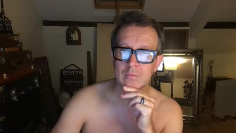 Snapshot of artisterotic chatting on 11.06.25 artisterotic online show from 11.06.25