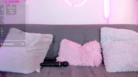 MIA OF artmiajoy online show from 01.17.25