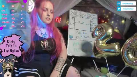 Snapshot of artsyheartsyy chatting on 10.11.25 ArtsyHeartsyy online show from 10.11.25