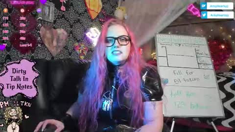 Snapshot of artsyheartsyy chatting on 10.14.25 ArtsyHeartsyy online show from 10.14.25