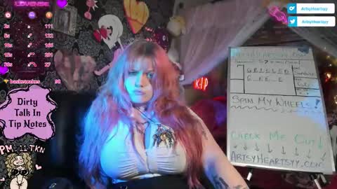 Snapshot of artsyheartsyy chatting on 11.15.25 ArtsyHeartsyy online show from 11.15.25