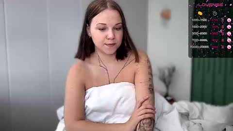 Snapshot of arya_stark7 chatting on 10.17.25 Arya brunett and Cassie blond online show from 10.17.25