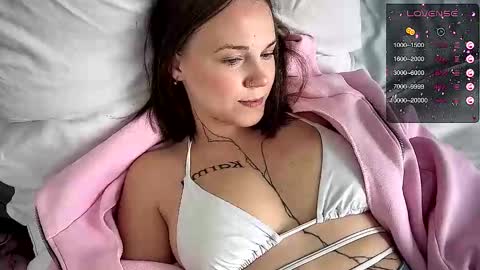 Snapshot of arya_stark7 chatting on 11.07.25 Arya brunett and Cassie blond online show from 11.07.25