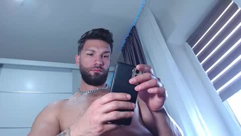 Snapshot of aryanaian1 chatting on 11.17.25 AryanAian1 online show from 11.17.25