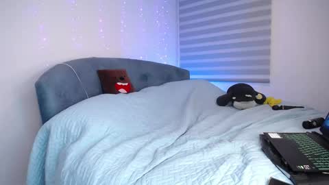 Snapshot of aschly_moon chatting on 05.15.26 Aschly online show from 05.15.26