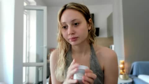 Snapshot of ash1y chatting on 04.08.26 Ashley but u can call me Ash im living with neighbor we just friends pls dont ask we not couple online show from 04.08.26