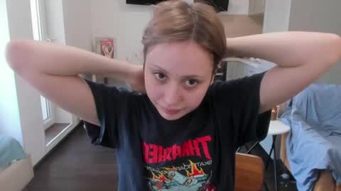 Snapshot of ash1y chatting on 04.09.26 Ashley but u can call me Ash im living with neighbor we just friends pls dont ask we not couple online show from 04.09.26