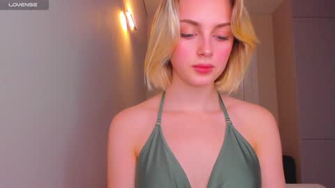 your pretty Ashley online show from 12.02.24