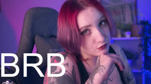 Snapshot of asheluck chatting on 12.21.24 AshleyAshe online show from 12.21.24