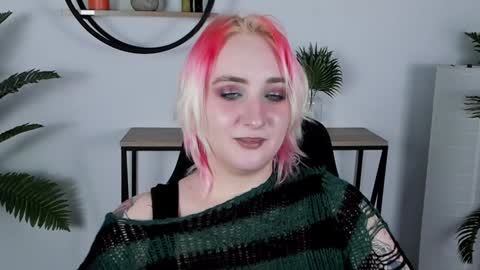 Snapshot of asheluck chatting on 01.30.25 AshleyAshe online show from 01.30.25