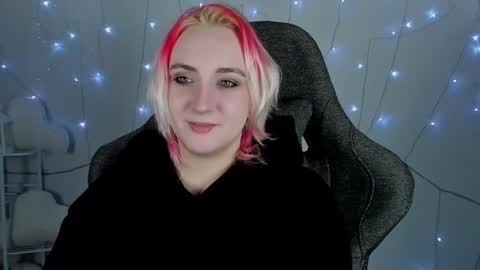 Snapshot of asheluck chatting on 01.30.25 AshleyAshe online show from 01.30.25