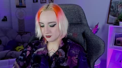 Snapshot of asheluck chatting on 02.08.25 AshleyAshe online show from 02.08.25