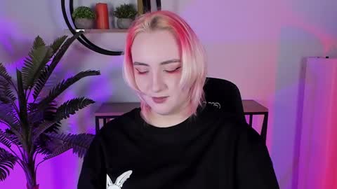 Snapshot of asheluck chatting on 02.16.25 AshleyAshe online show from 02.16.25