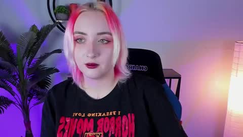 Snapshot of asheluck chatting on 02.20.25 AshleyAshe online show from 02.20.25