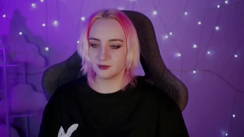 Snapshot of asheluck chatting on 02.21.25 AshleyAshe online show from 02.21.25