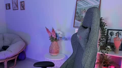 Snapshot of asheluck chatting on 03.02.25 AshleyAshe online show from 03.02.25