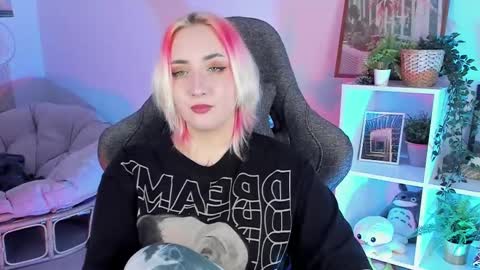 Snapshot of asheluck chatting on 03.03.25 AshleyAshe online show from 03.03.25