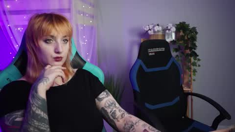 Snapshot of asheluck chatting on 09.15.25 AshleyAshe online show from 09.15.25