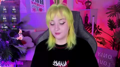 Snapshot of asheluck chatting on 09.28.25 AshleyAshe online show from 09.28.25