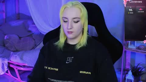 Snapshot of asheluck chatting on 10.02.25 AshleyAshe online show from 10.02.25