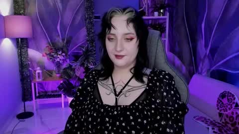 Snapshot of asheluck chatting on 10.10.25 AshleyAshe online show from 10.10.25