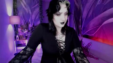 Snapshot of asheluck chatting on 10.16.25 AshleyAshe online show from 10.16.25