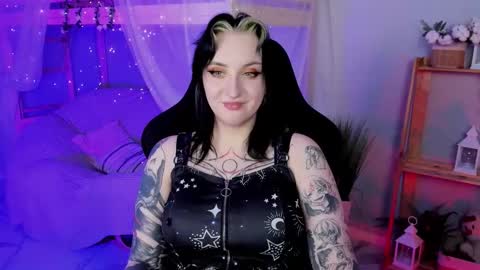 Snapshot of asheluck chatting on 10.17.25 AshleyAshe online show from 10.17.25