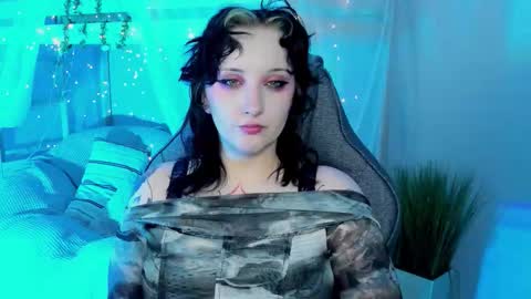 Snapshot of asheluck chatting on 11.09.25 AshleyAshe online show from 11.09.25