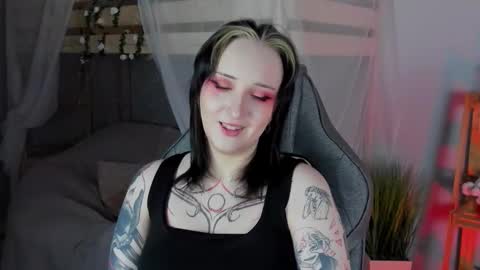 Snapshot of asheluck chatting on 11.16.25 AshleyAshe online show from 11.16.25