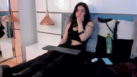 Ashkoreh online show from 12.13.25