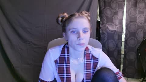 Snapshot of ashleewolfx chatting on 12.31.24 Ashlee Wolf online show from 12.31.24